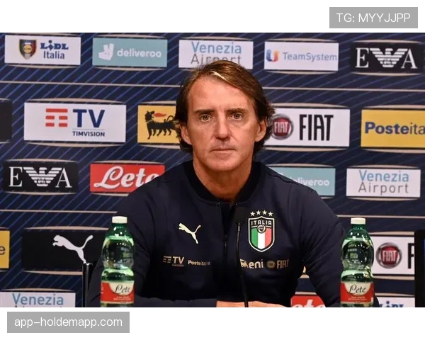 罗马后卫曼奇尼右腿内收肌撕裂,预计缺席15-20天 罗马后卫曼奇尼右腿内收肌撕裂,预计缺席15-20天